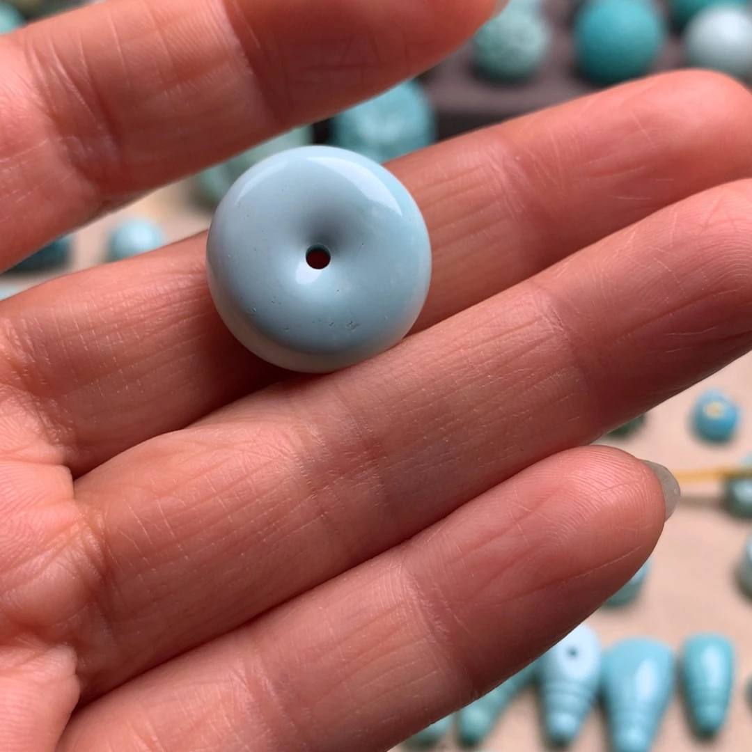 绿松石未镶嵌颈饰