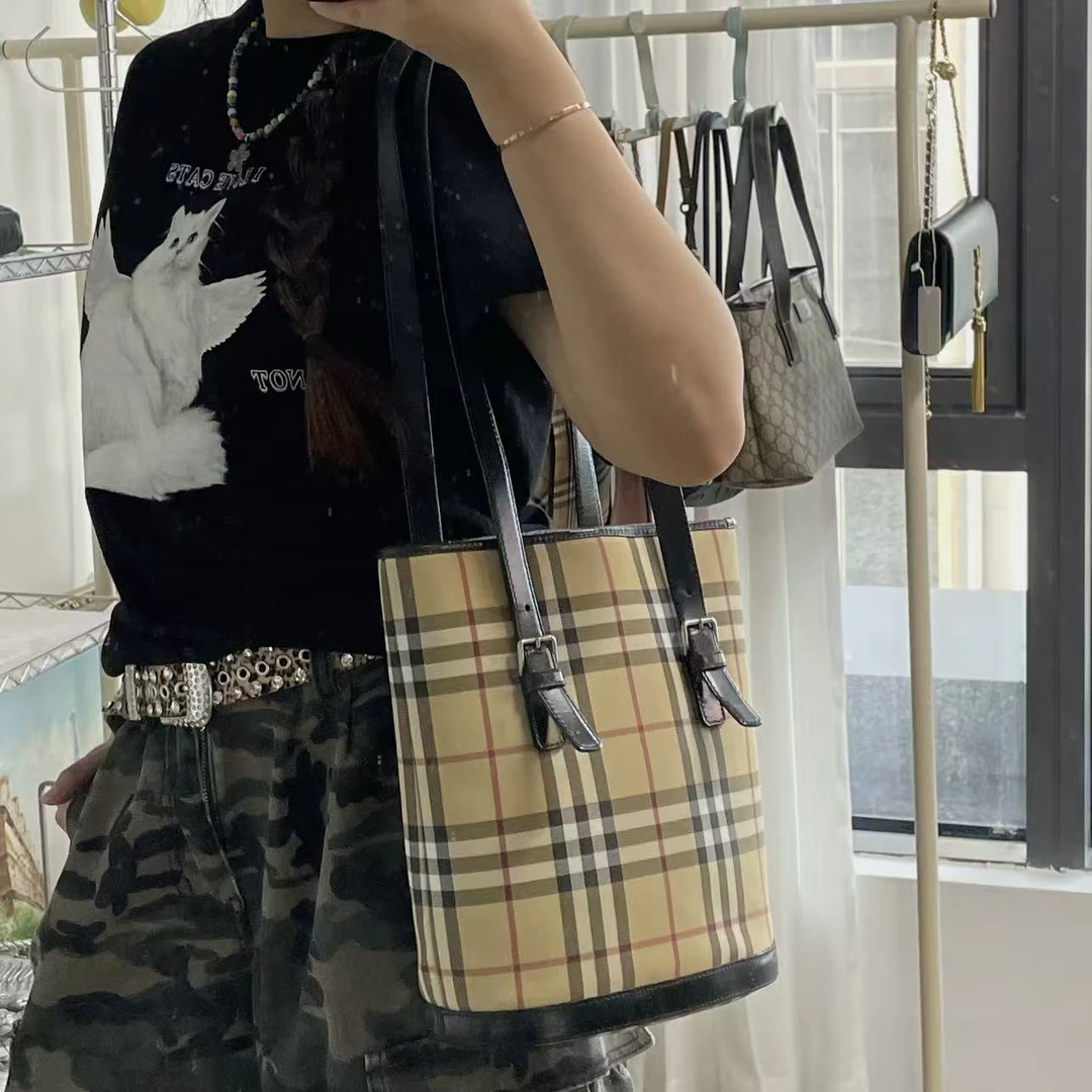 95新 BURBERRY/博柏利 巴宝莉条纹水桶手提包/95新