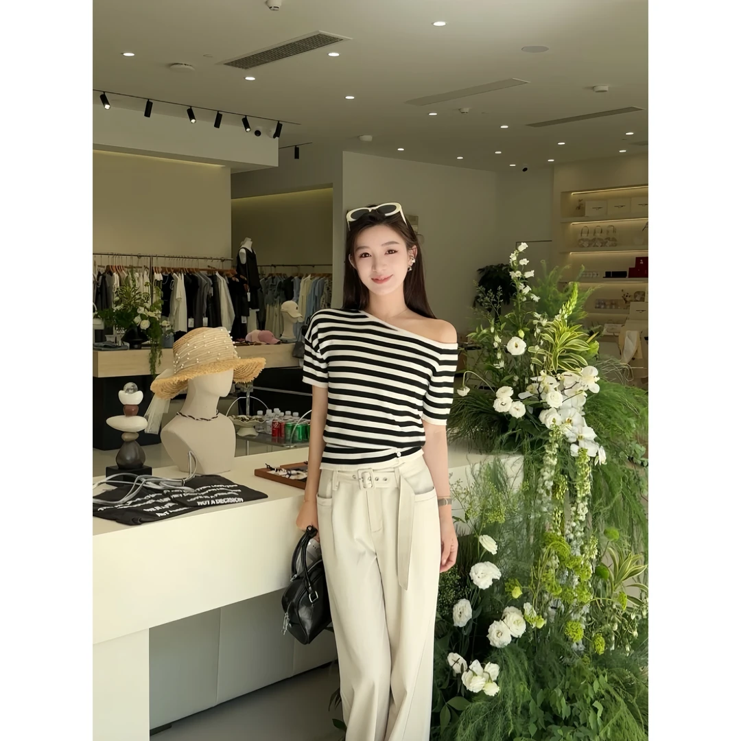 韩恩【QIANA】条纹美学 莱赛尔天丝斜肩条纹上衣qian124