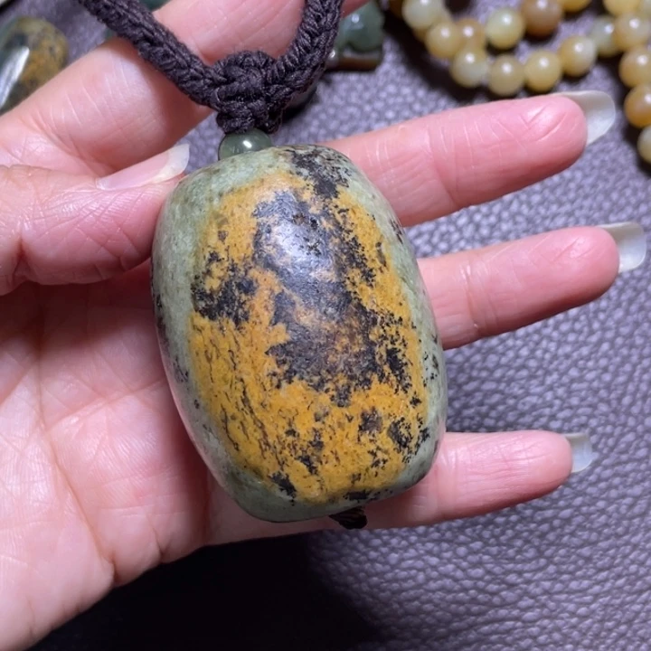岫岩河磨玉（透闪石质玉）未镶嵌颈饰