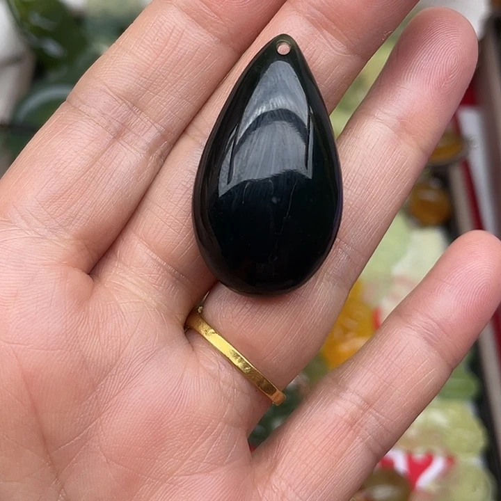 大***歪蛇纹石玉未镶嵌颈饰