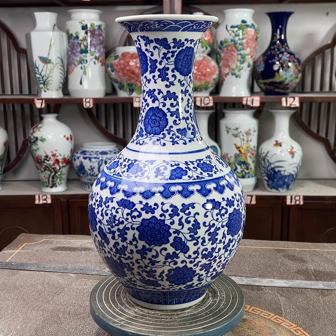 陶摆件景德镇陶瓷缠枝