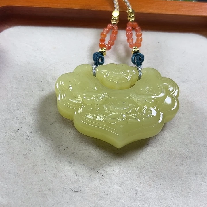 颈饰未镶嵌和田玉
