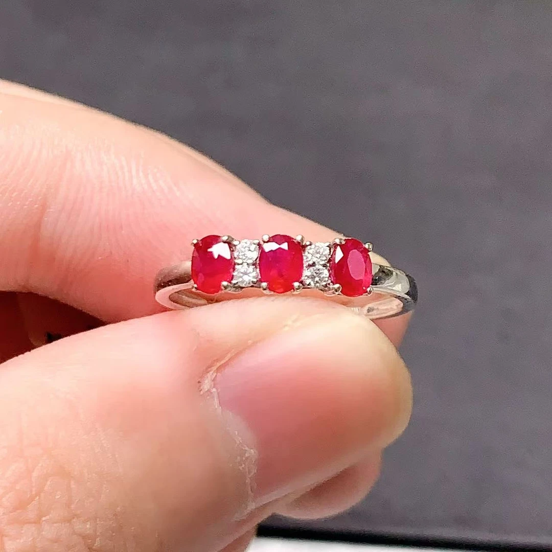 18k白金天然红宝石戒指女戒0.64ct经典时尚排戒