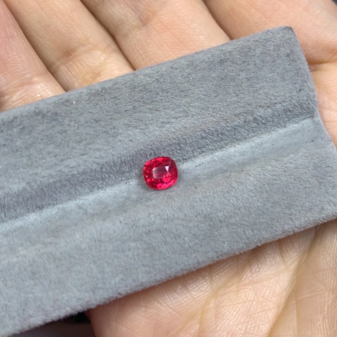 尖晶石裸石未镶嵌绝地武士吉尔德证书