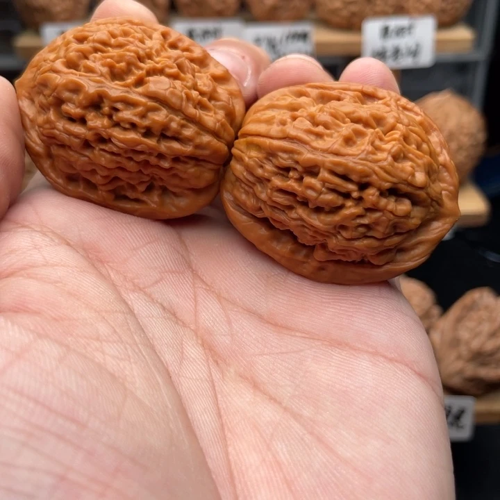 东***螺把件桃核原树莲花