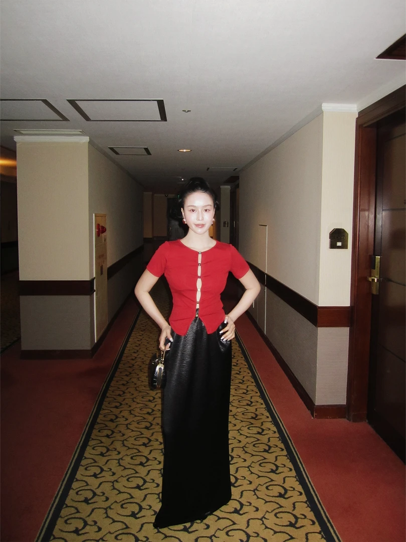 小众定制手工缝珠Tee   250186