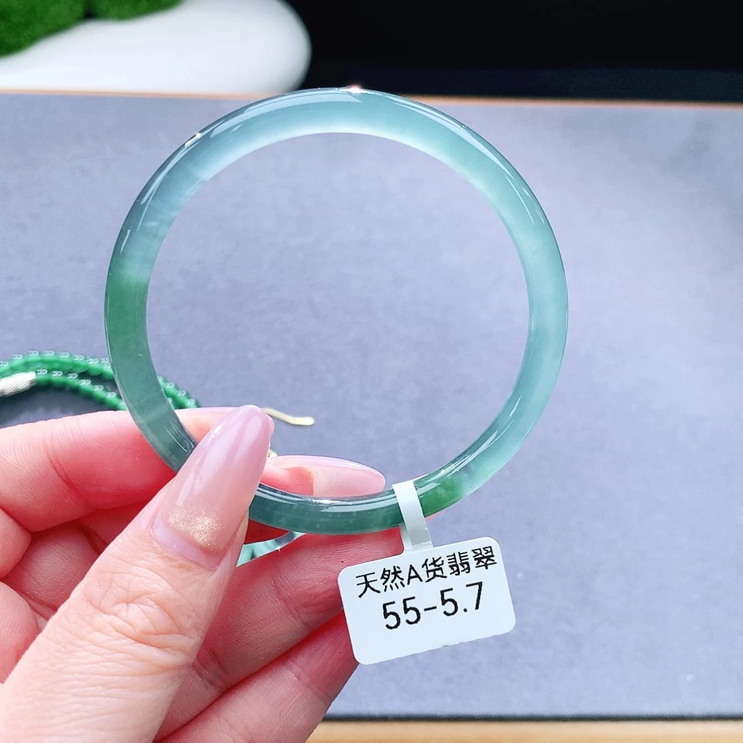 未镶嵌手镯（圆镯）翡翠