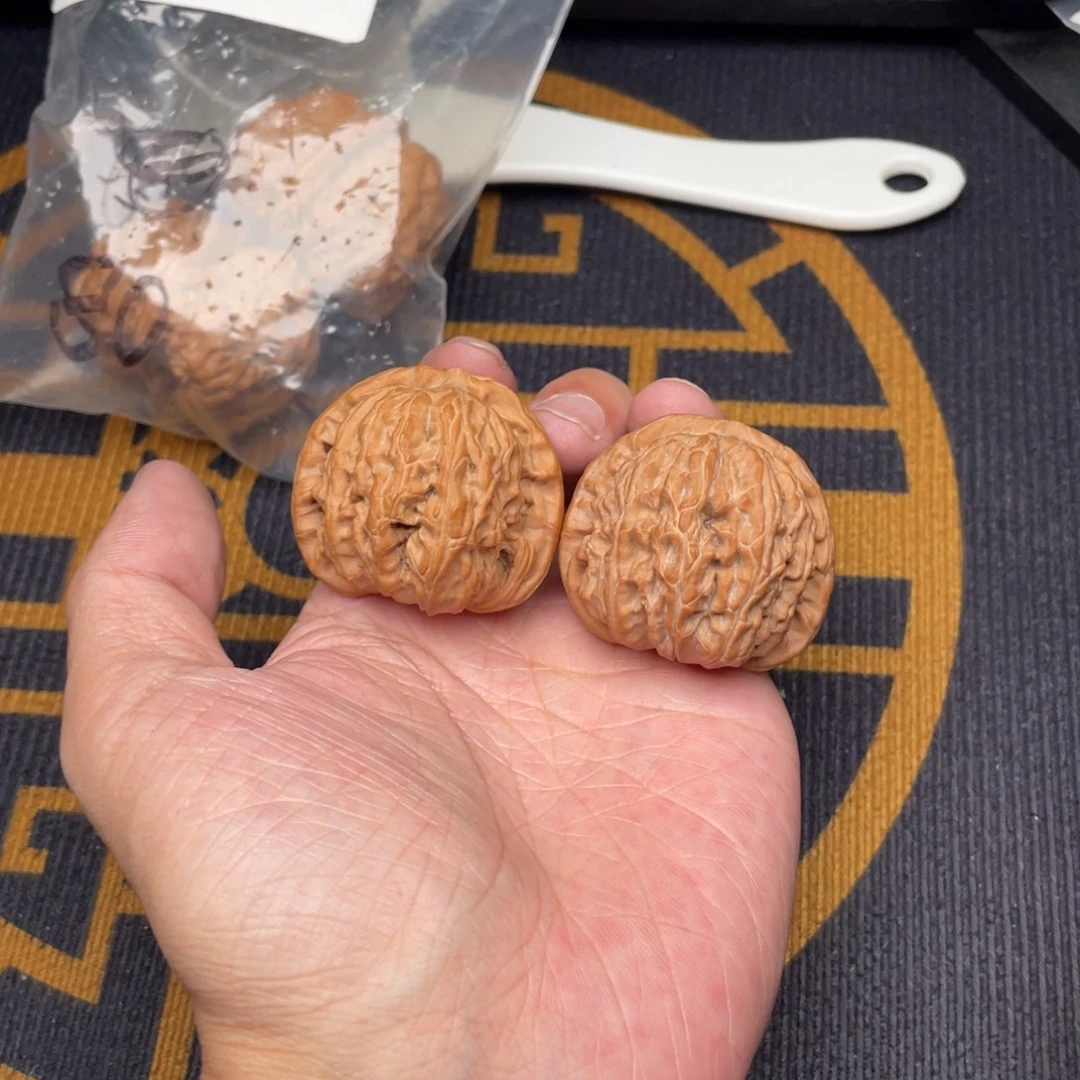 多***水文玩核桃吊坠白狮子