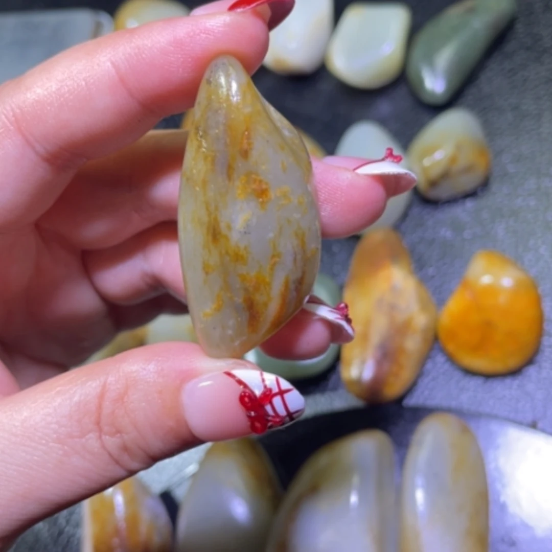 【闪购商品】颈饰未镶嵌和田玉