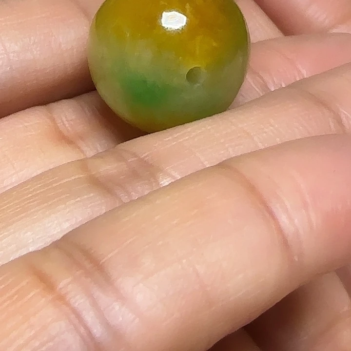 翡翠未镶嵌颈饰器物之美手工制作