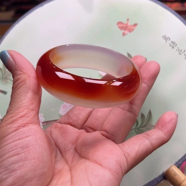苗***姐手镯玛瑙/玉髓未镶嵌