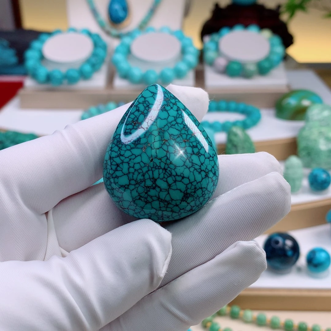 未镶嵌绿松石颈饰