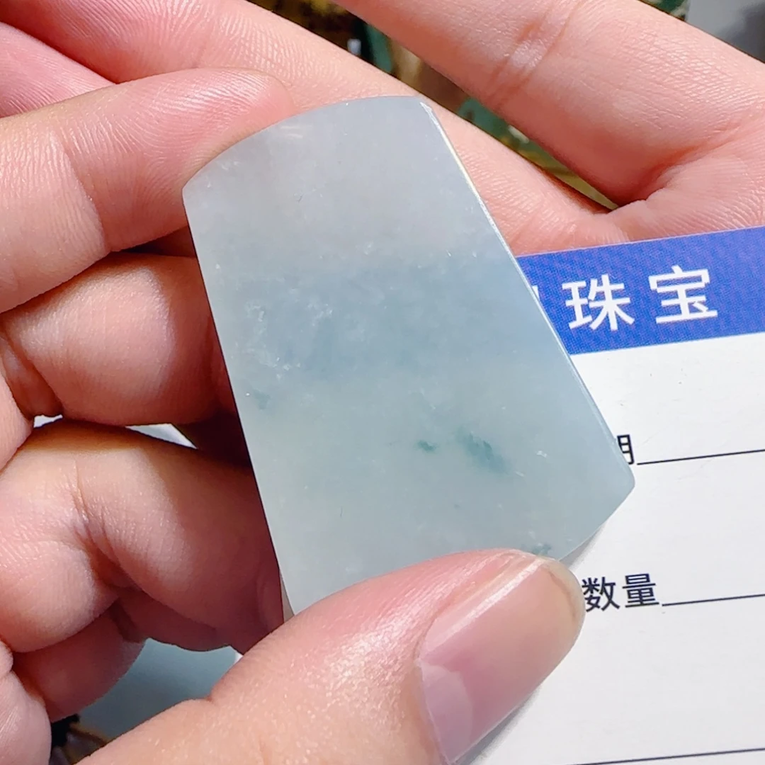 翡翠未镶嵌颈饰无事牌