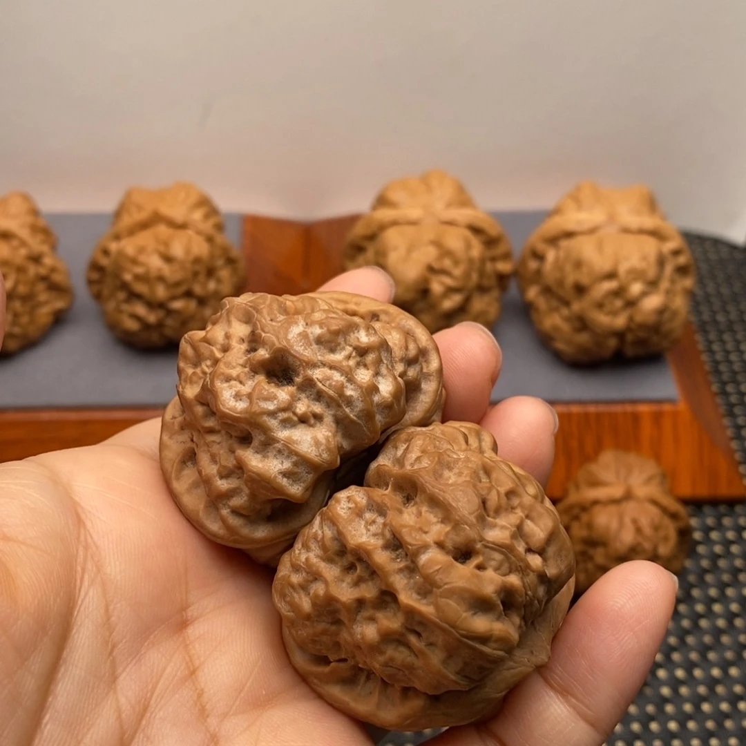 呵***哒文玩核桃把件白茬全品边40左右