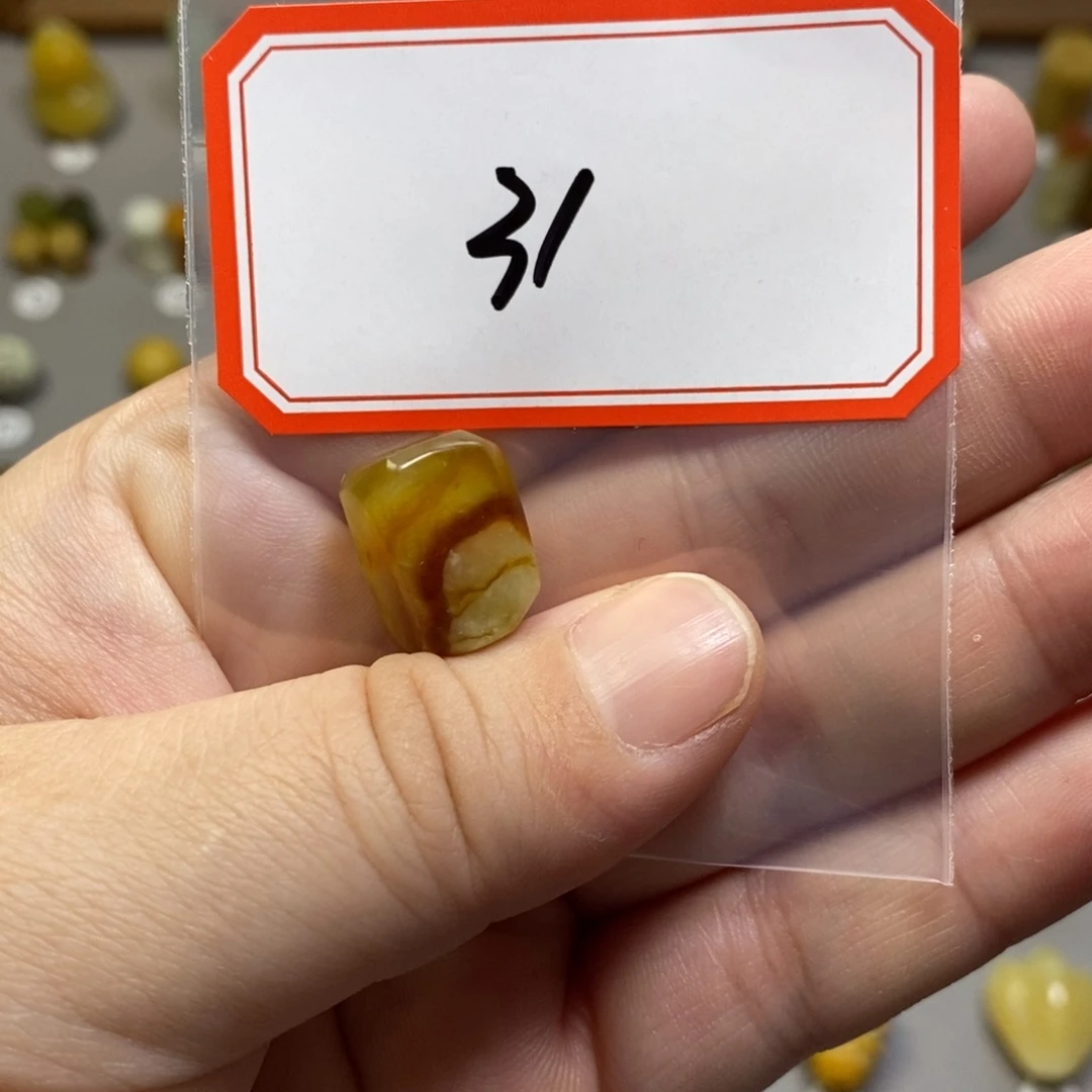 【闪购商品】蛇纹石玉配珠未镶嵌十***月