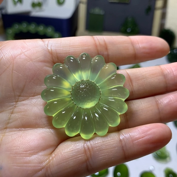 岫玉未镶嵌颈饰吊坠