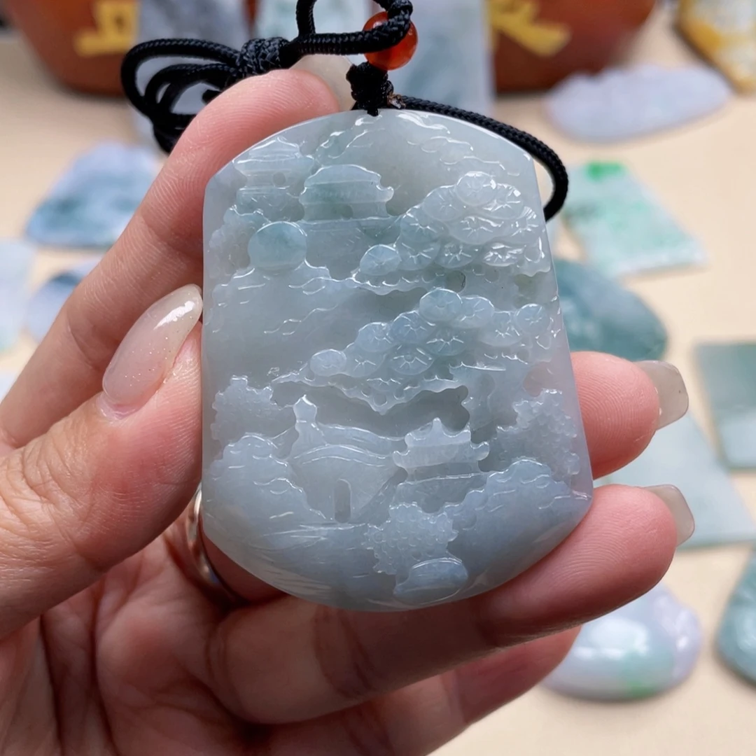 翡翠未镶嵌颈饰山水