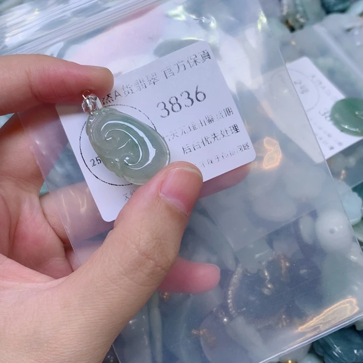 吊坠(不含链)未镶嵌翡翠