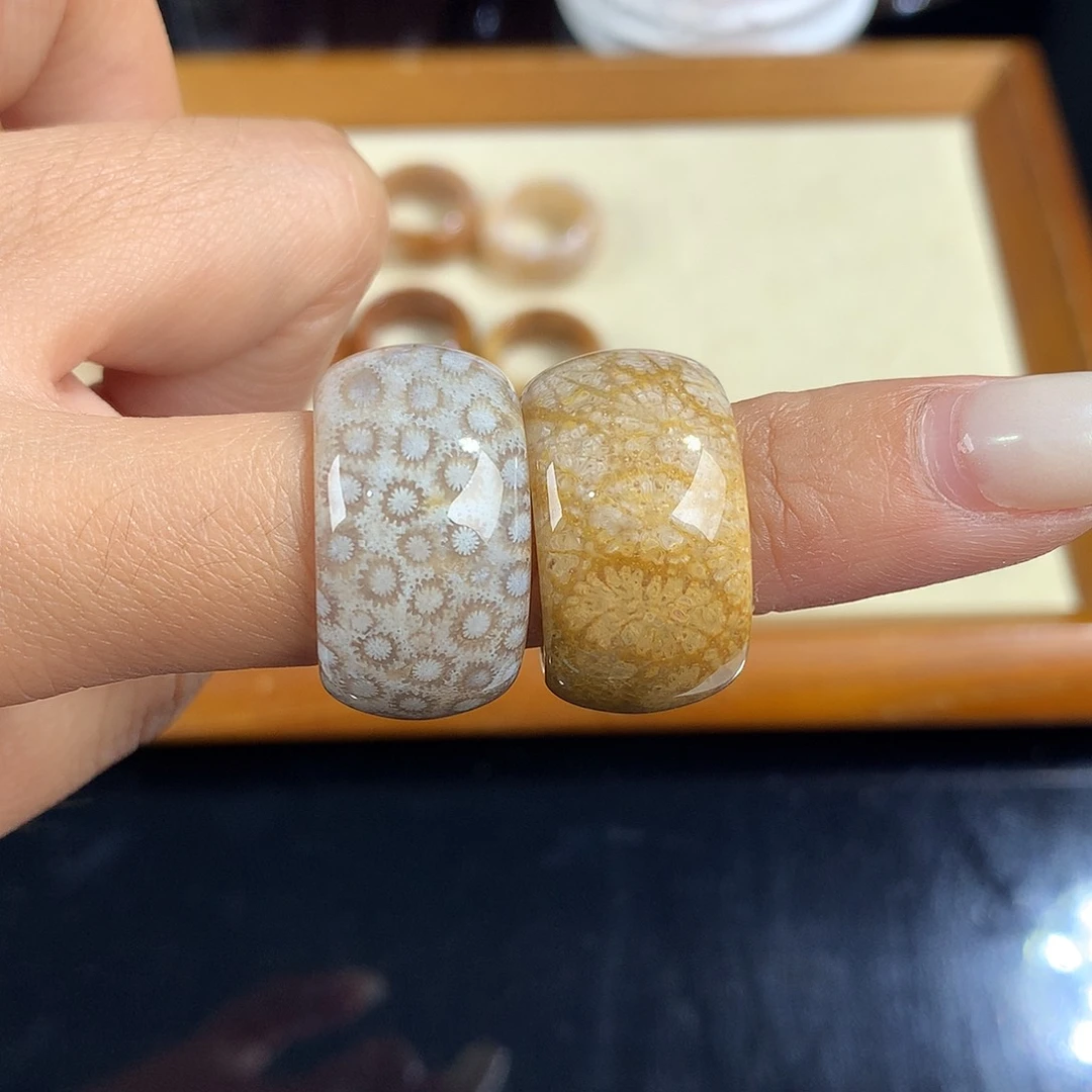 吊坠(赠链)未镶嵌硅化珊瑚（珊瑚玉）42号18圈口戒指
