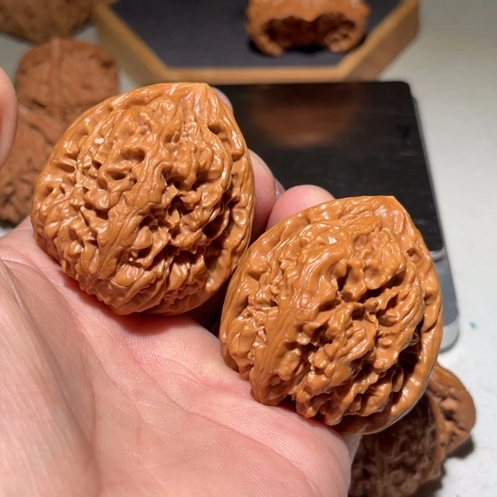 文玩核桃把件三角44大核尊