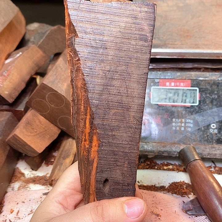 捷***承檀香紫檀（小叶紫檀）