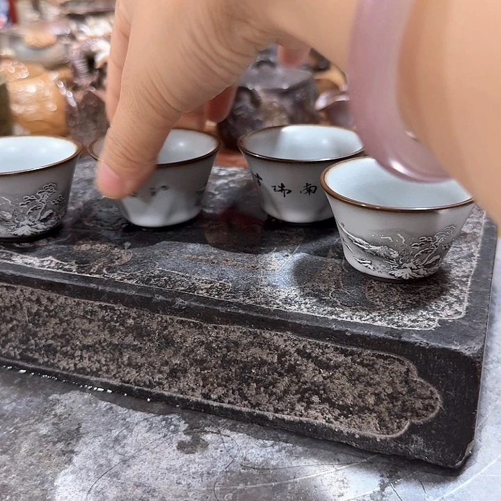 主人杯一个瓷。。品茗