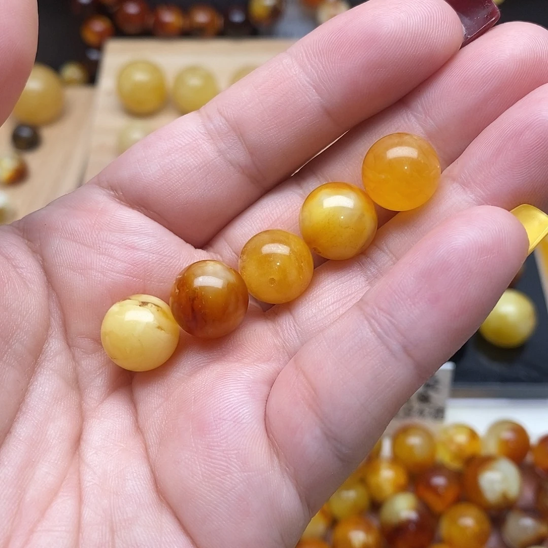 哦***：裸石琥珀未镶嵌蜜蜡