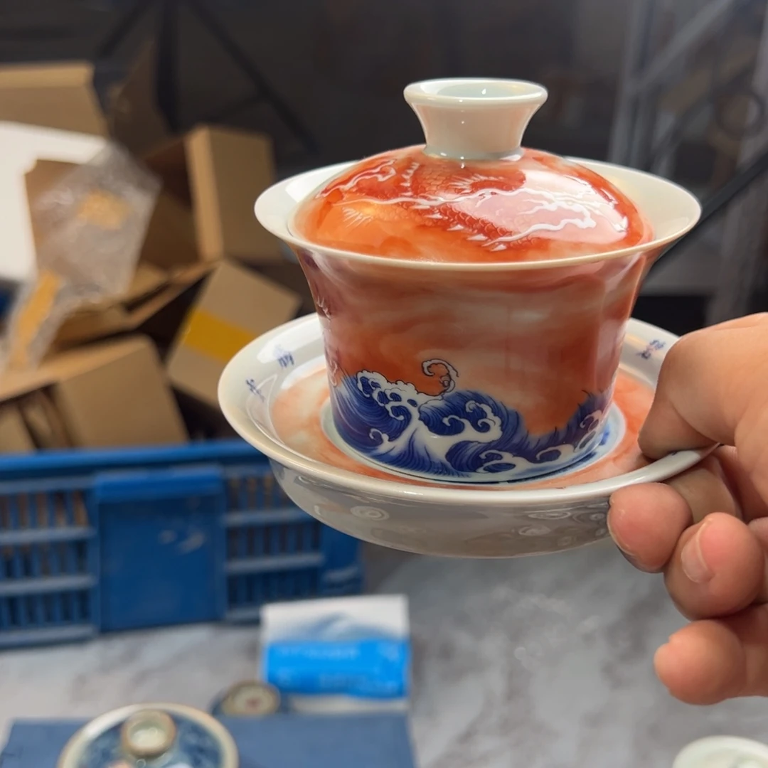 明***楷泛红鱼化龙马蹄盖碗