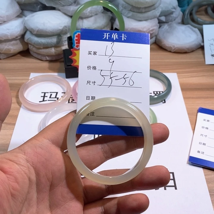 玛瑙/玉髓未镶嵌手镯