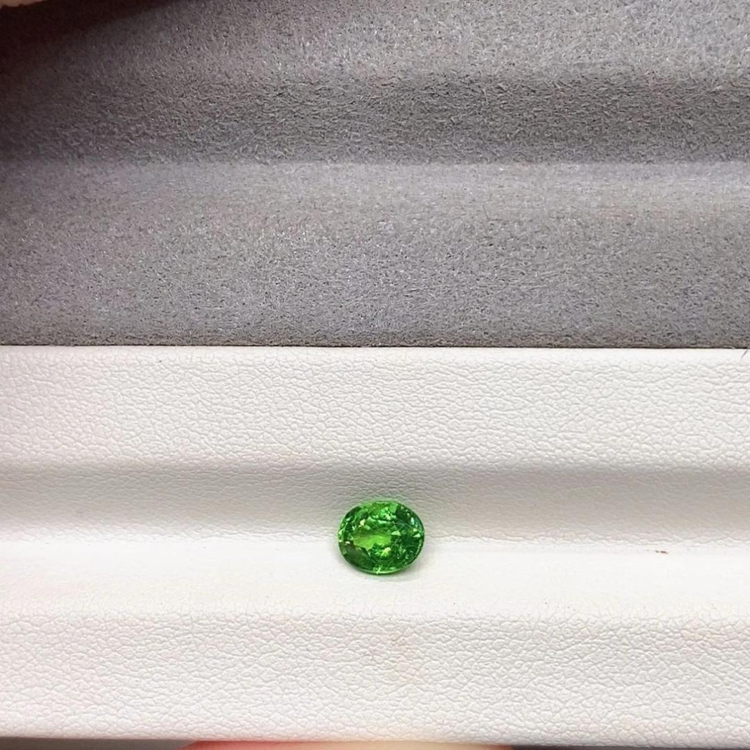 未镶嵌裸石石榴石（沙弗莱）1.08克拉天然沙弗莱