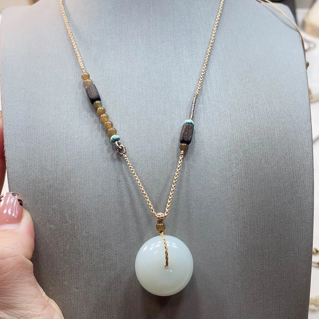 和田玉颈饰未镶嵌