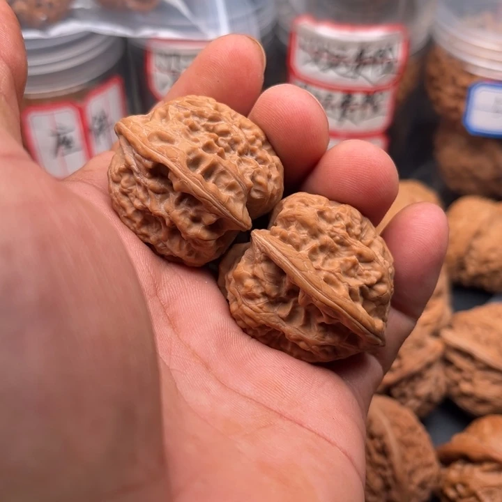 文玩核桃把件靠山王36