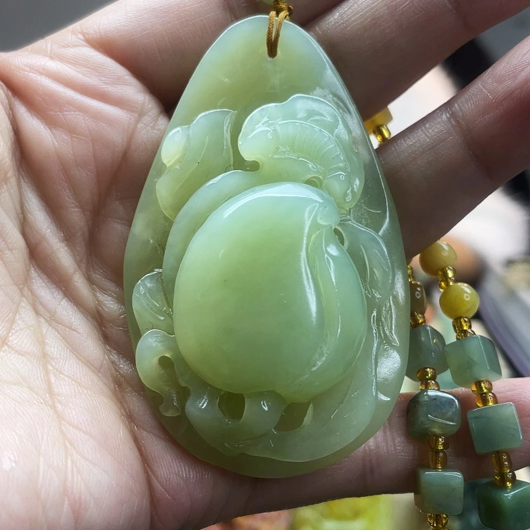 蛇纹石玉颈饰未镶嵌