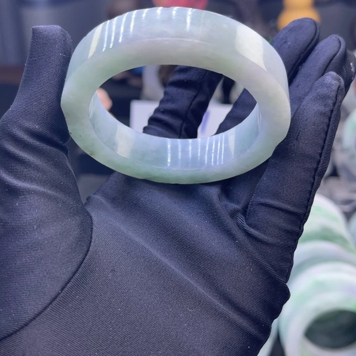 定制翡翠未镶嵌手镯