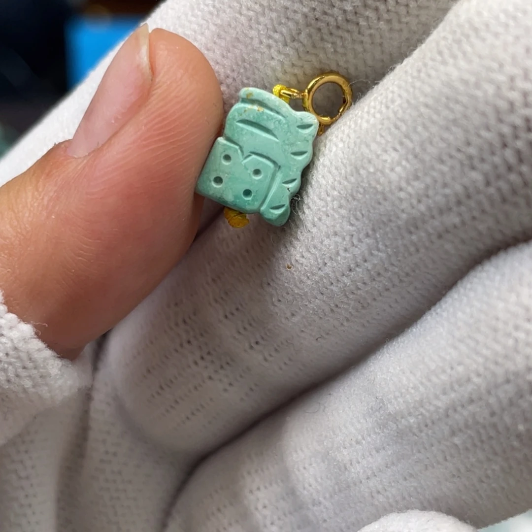 绿松石未镶嵌挂件