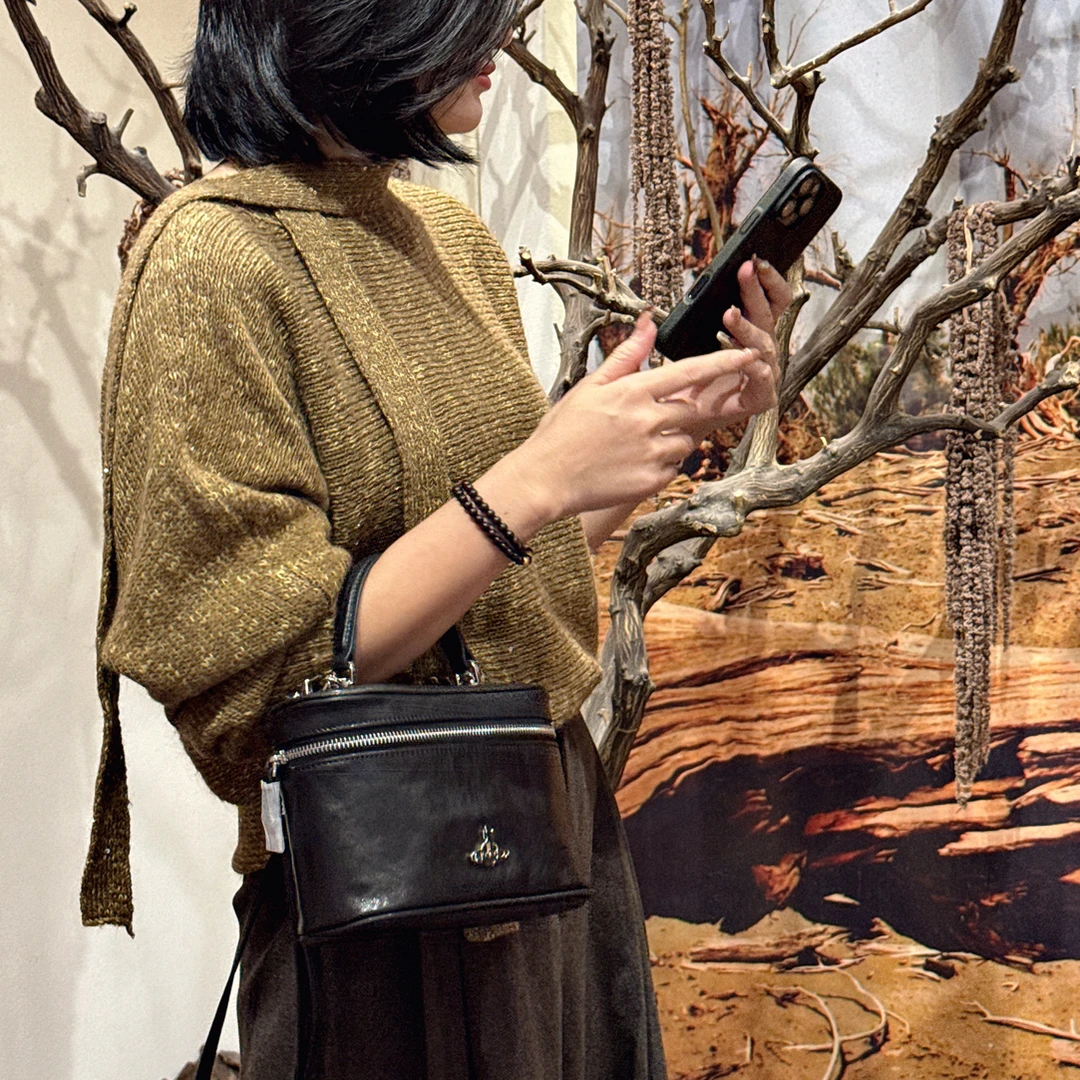 【云迪原创】新款小众百搭精致手机斜挎盒子包（植鞣牛皮）YD1681/83