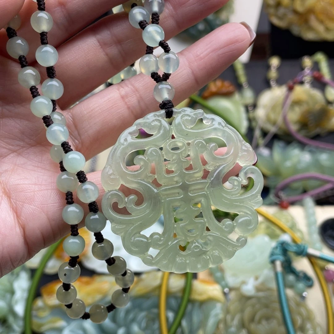 蛇纹石玉颈饰未镶嵌