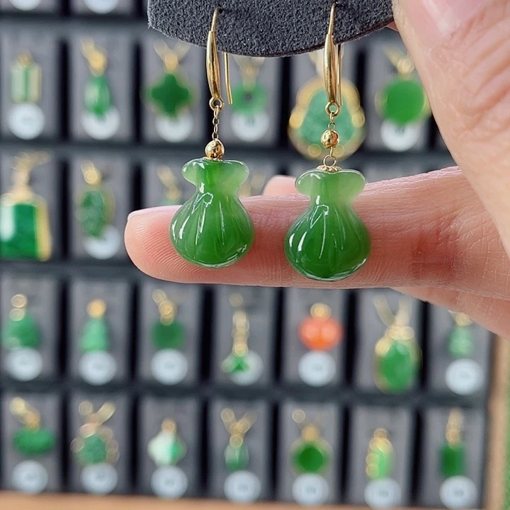 18K金镶嵌和田玉耳饰