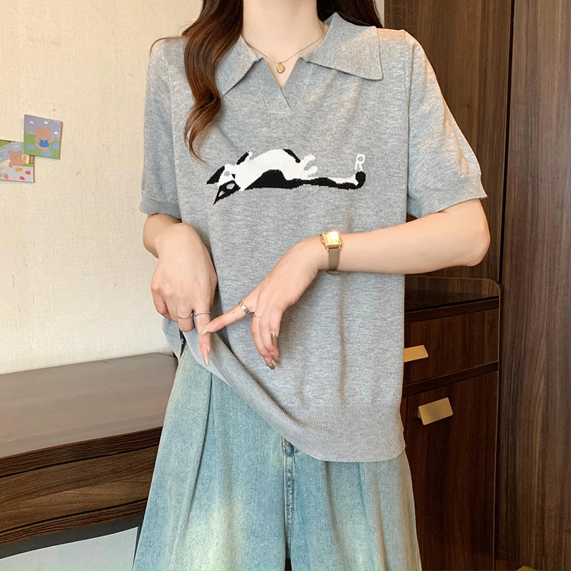 3205大码2025夏季新款洋气冰丝短袖胖MM淑女半开领猫咪绣花针织衫