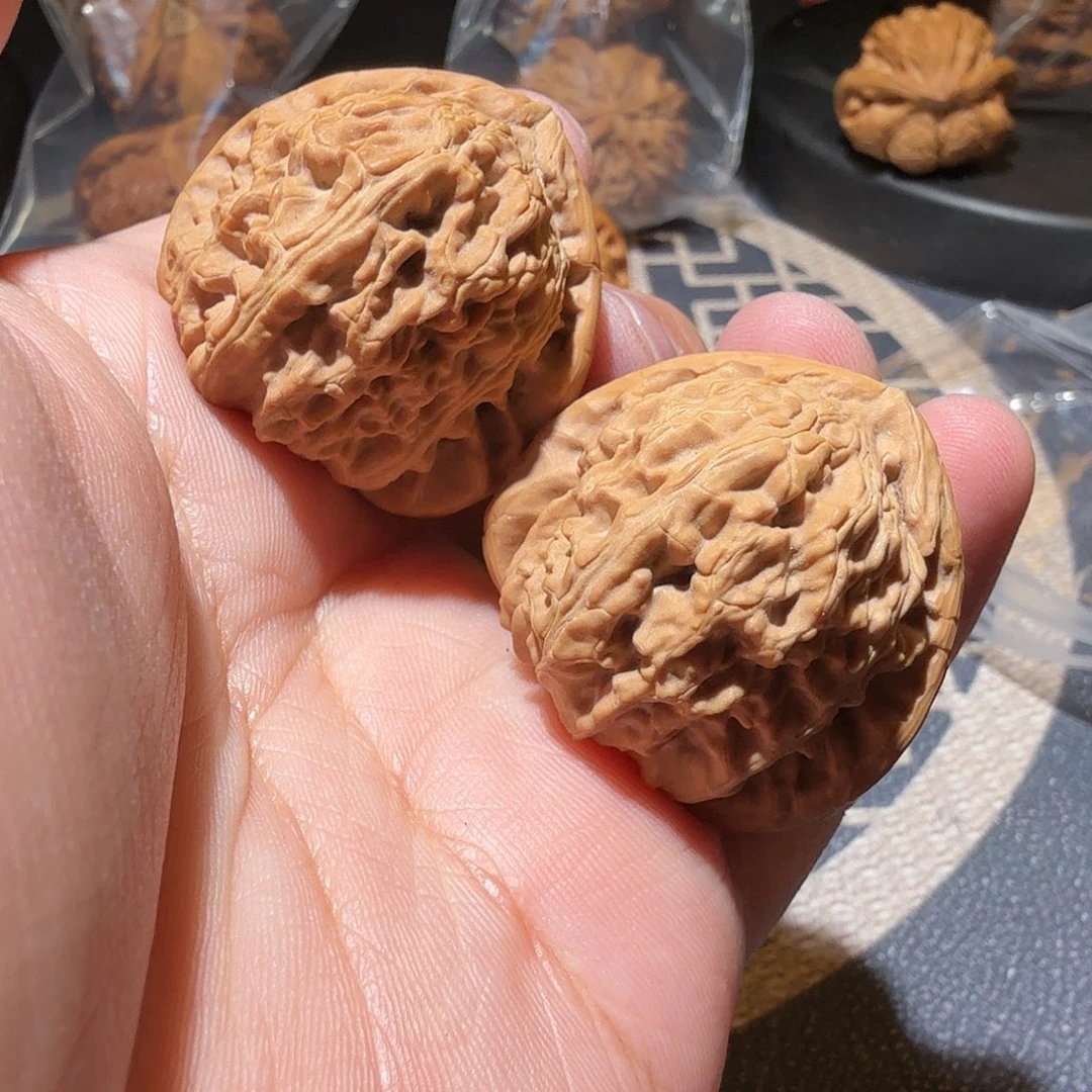 文玩核桃把件三角白