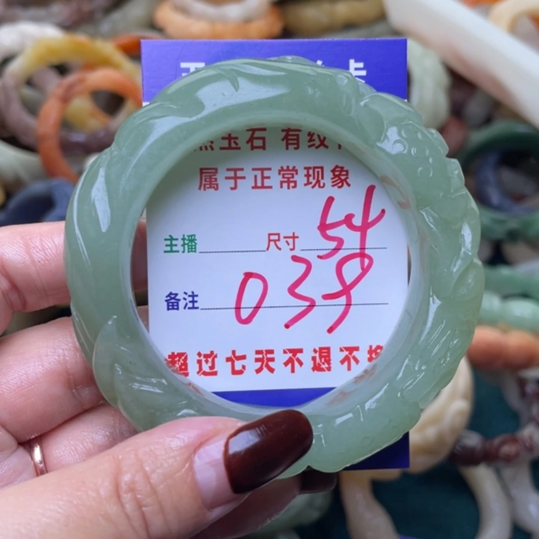 【闪购商品】未镶嵌手镯（圆镯）石英质玉