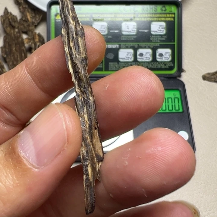 提***3沉香碎屑沉香柬埔寨豆蔻山沉水树心油0.26g