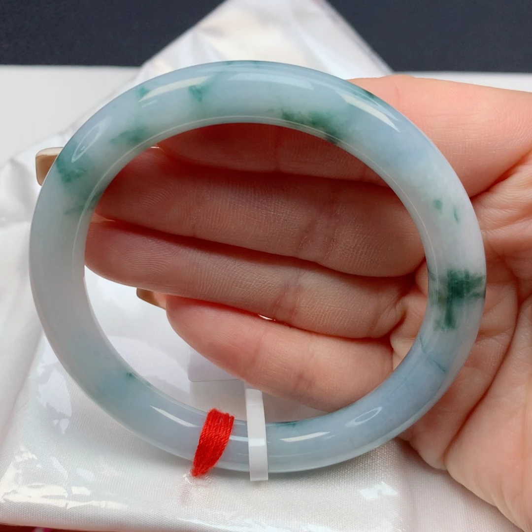 翡翠手镯未镶嵌56-57圆条飘花