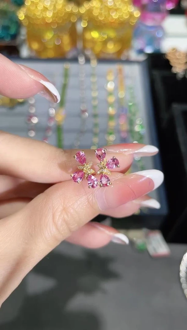 18K金镶嵌彩色蓝宝石耳饰耳钉