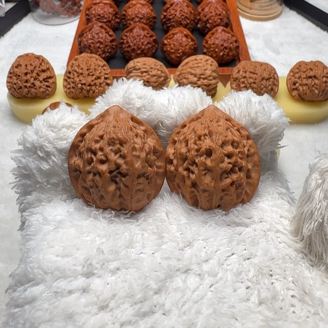 文玩核桃吊坠金牛36