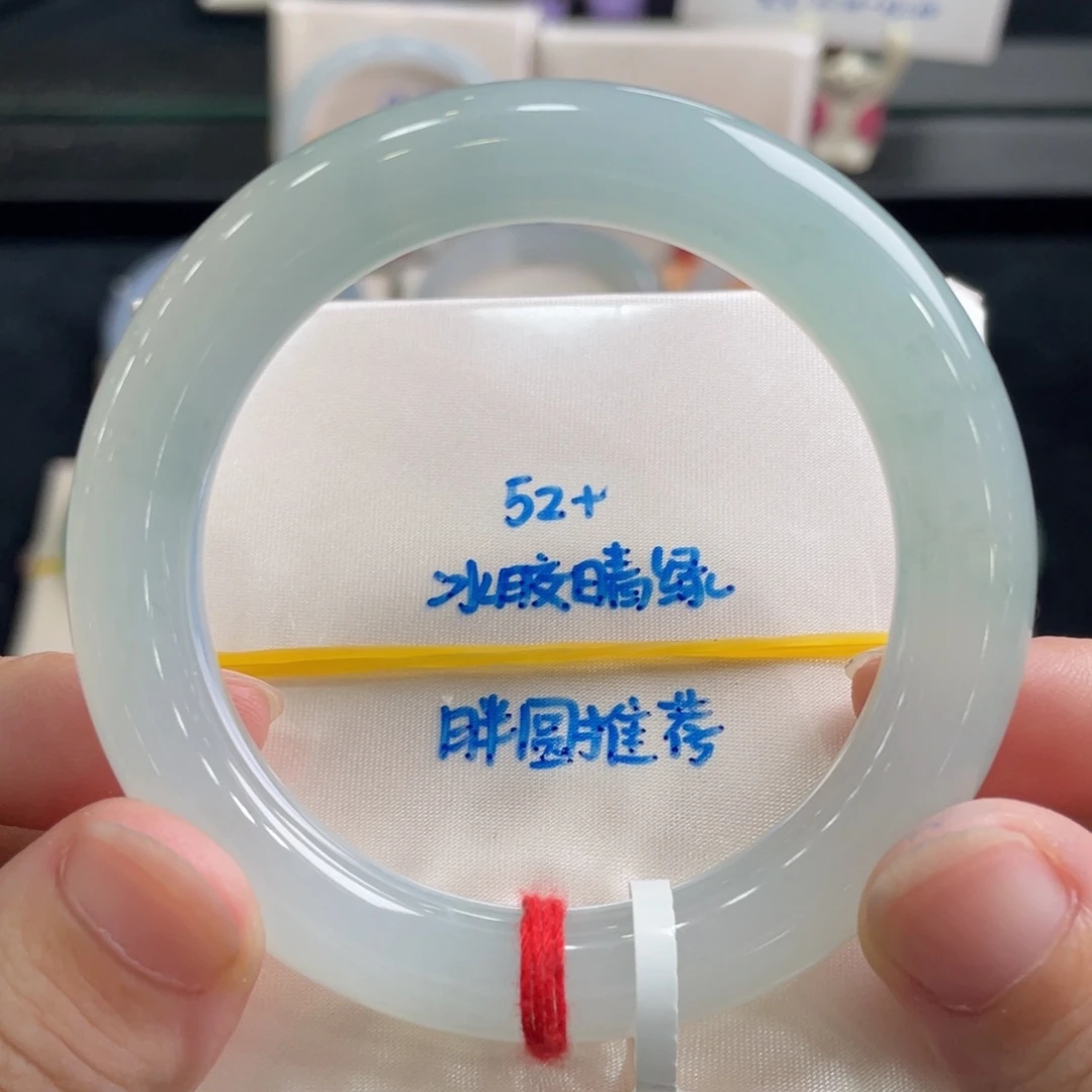 翡翠手镯未镶嵌翡翠手镯
