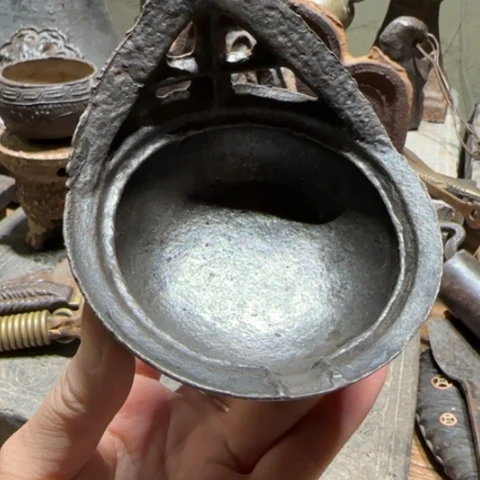 陶瓷靠背镂空铁油灯碗 厚重