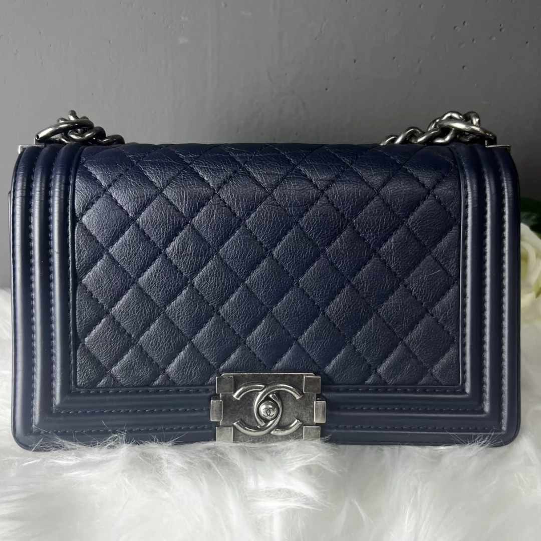 99新 Chanel/香奈儿 Chanel深蓝色leboy中号 25090113-02