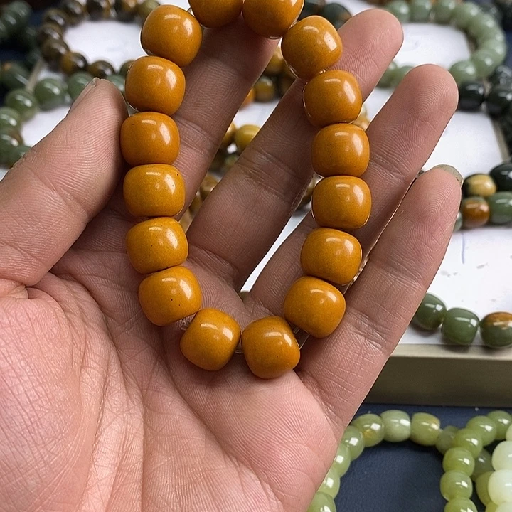 未镶嵌透闪石质玉珠宝奇石